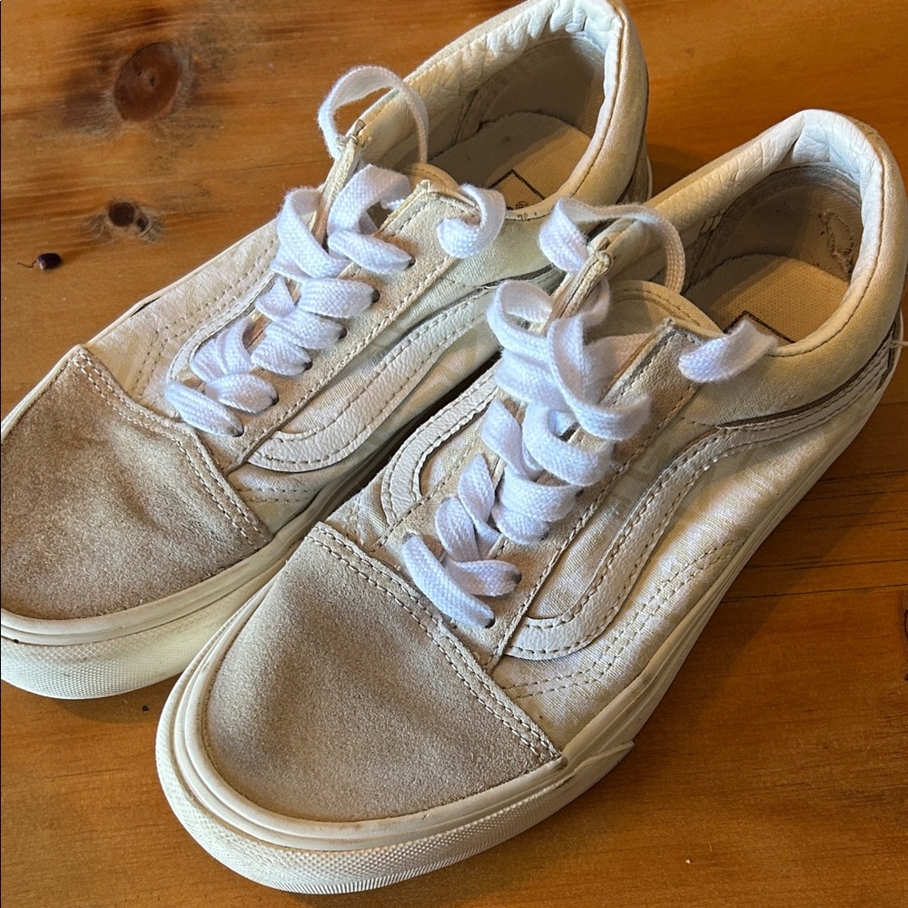 Vans women’s sneakers womens 7 / men’s 5.5